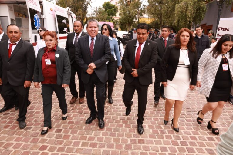 Buscan concretar rehabilitación carretera en Pinos