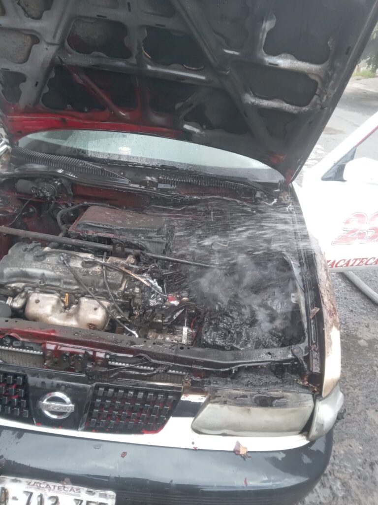Se incendia taxi en la Quinta San Fernando