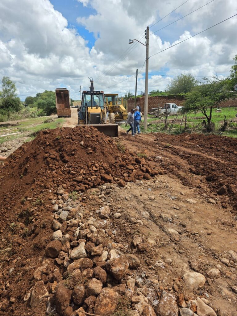 Arranca instalación de drenaje en dos calles