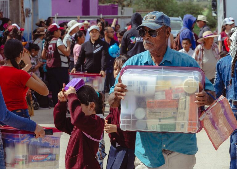 Distribuyen canastas alimentarias en Altamira