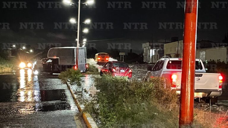 Intensas lluvias provocan caos vial en Fresnillo
