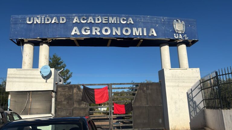 Maestros toman Agronomía y Biología