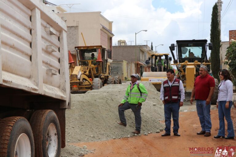 Pavimentan calles en Morelos