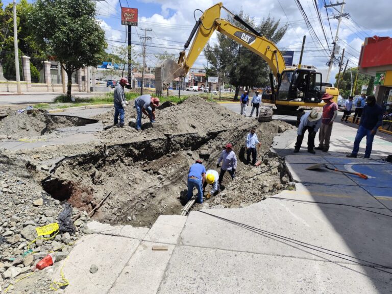 Reajustan presupuesto para reparar socavón