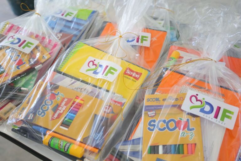 Realizan segunda entrega de útiles escolares en Jerez