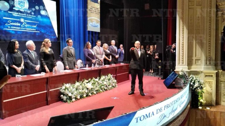 Ángel Román rinde protesta como rector de la UAZ