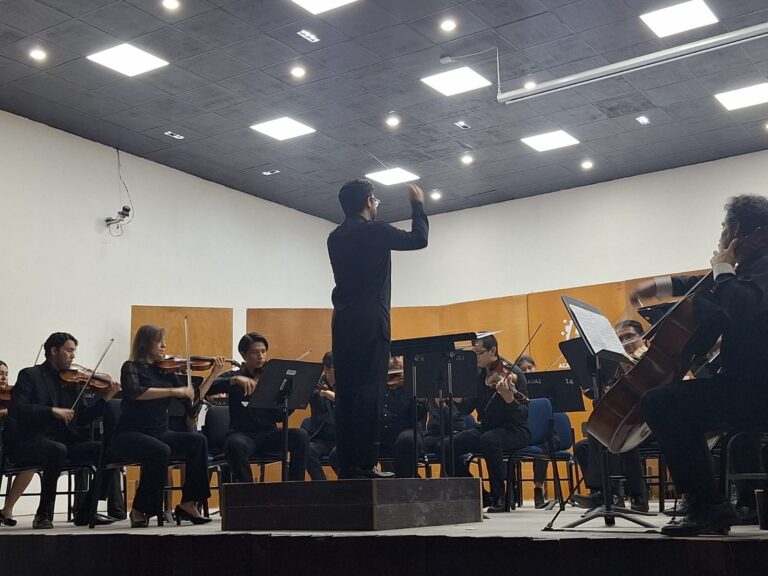 Un concierto da bienvenida a estudiantes