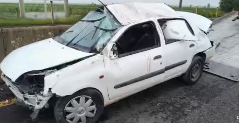 Enfermera termina en el hospital tras volcar su vehículo