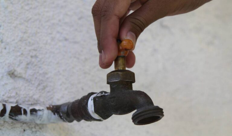 Choque retrasa abasto de agua en 160 colonias