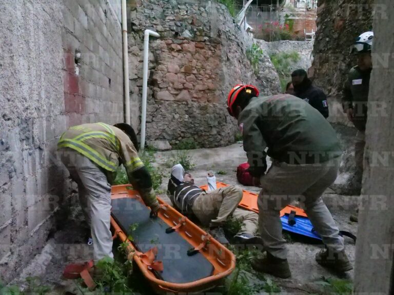 Hombre cae de 10 metros; sufre fractura de cadera y pierna
