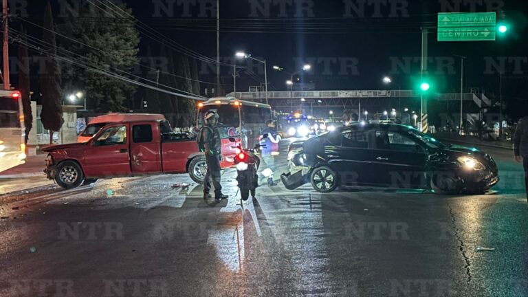 Por falta de precaución, chocan en el Paseo del Mineral