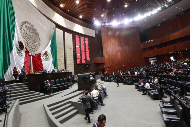 Avalan diputados ola de impuestos