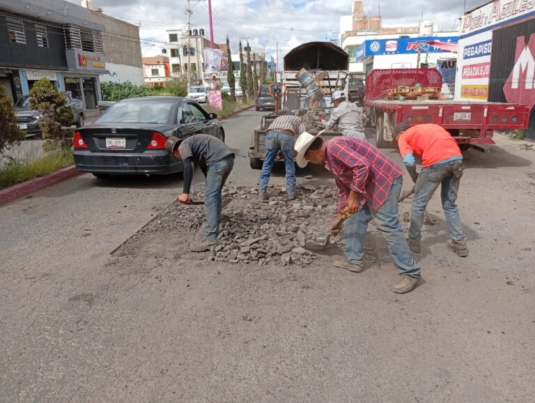 Permanente, bacheo de calles en Guadalupe