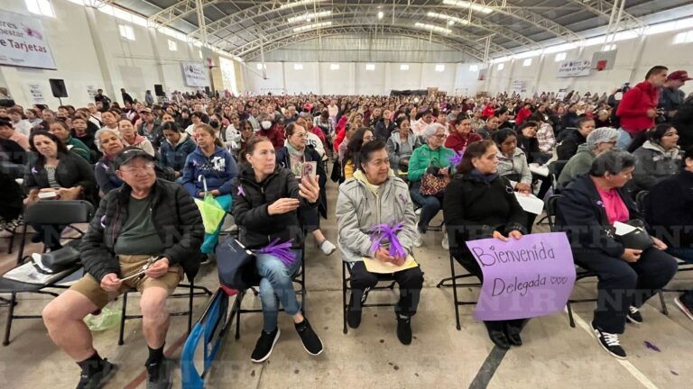 Dan 4 mil 600 tarjetas del Bienestar a mujeres