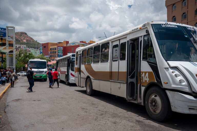 Obsoletos, la mitad de autobuses