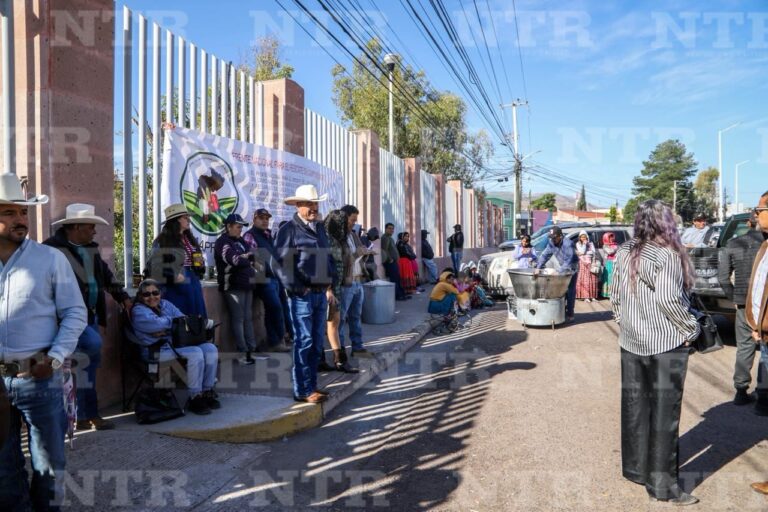 Campesinos sin respuesta; toman Agricultura