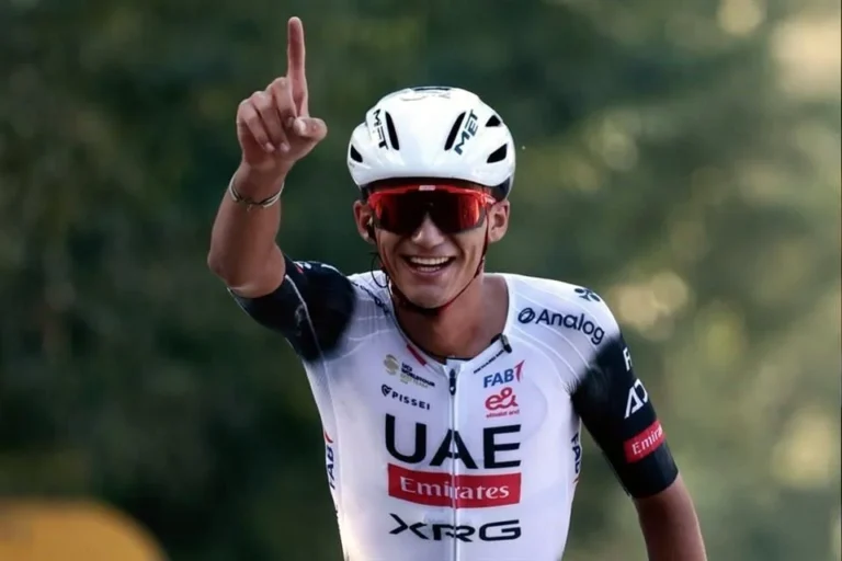 Del Toro finaliza quinto en Giro de Lombardía; gana Pogacar