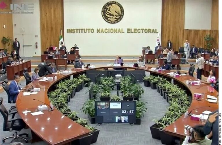 Denuncia INE a 21 funcionarios por violar Padrón Electoral
