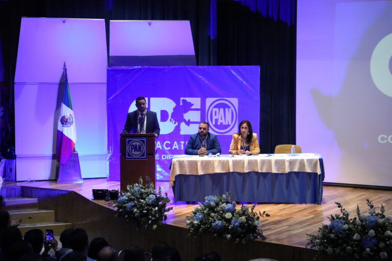 En reunión con la militancia