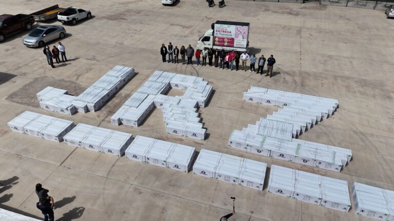 Rodrigo Ureño entrega 200 boilers solares