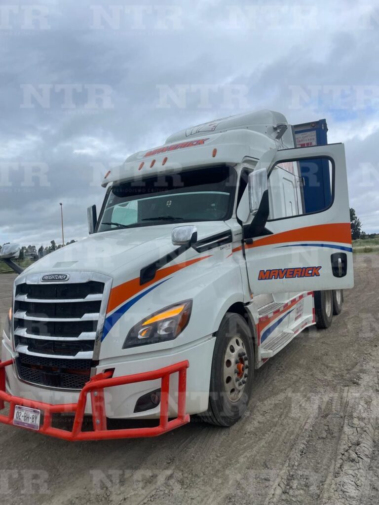 Hallan cuerpo de conductor al interior de su unidad