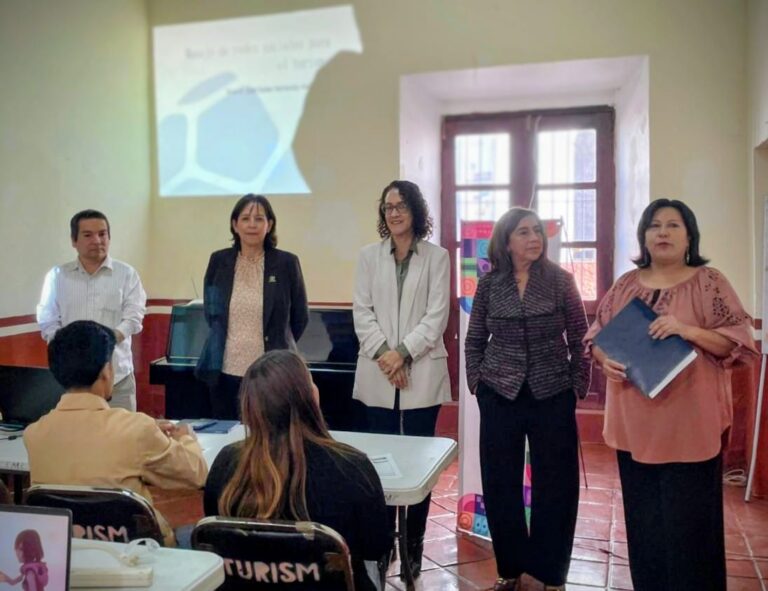 Imparten capacitación en manejo de redes sociales