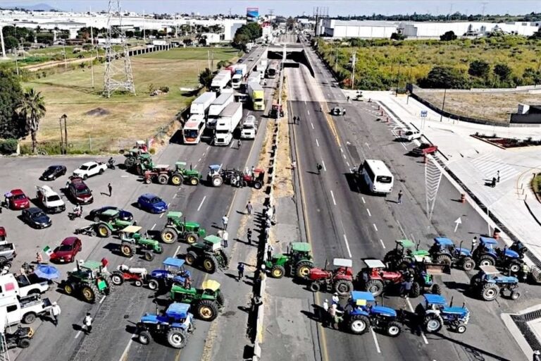 Exigen más subsidio; desquician carreteras