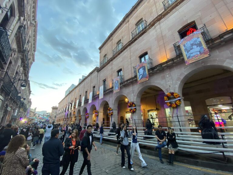 Miles vivirán desfile del Día de Muertos