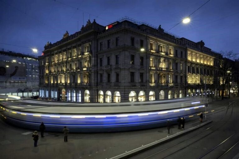Movería UBS su sede central de Suiza a EU