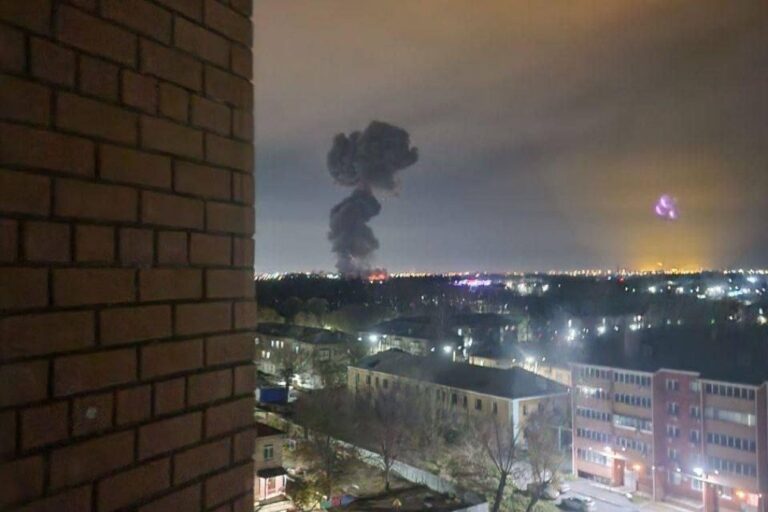 Mueren 9 personas por explosión en fábrica militar en Rusia