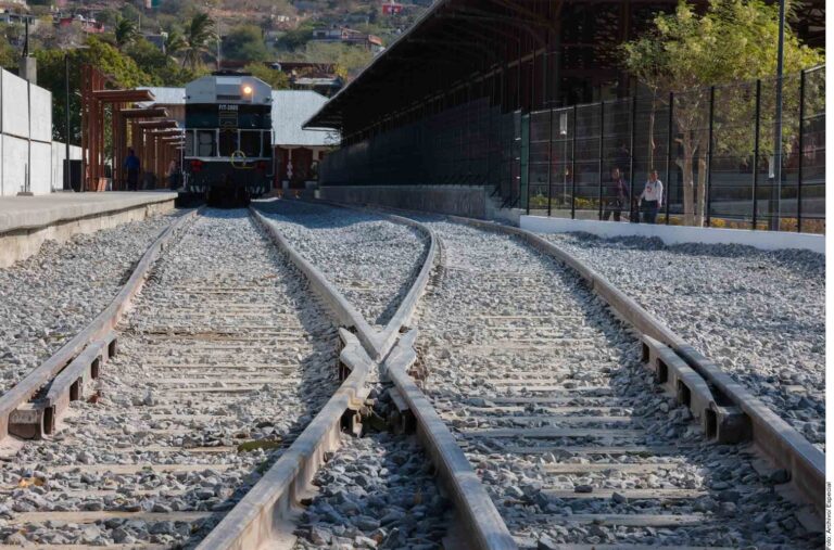 Pagan 5 mmdp por liberación de vía para trenes