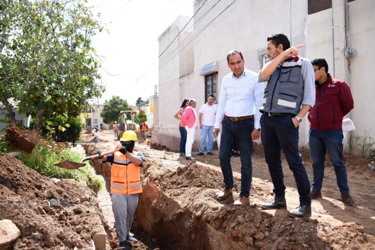 Rehabilitan y amplían redes de agua potable y drenaje