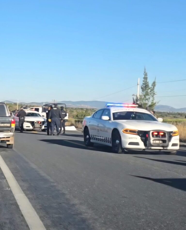 Muere hombre joven al caer de su motocicleta