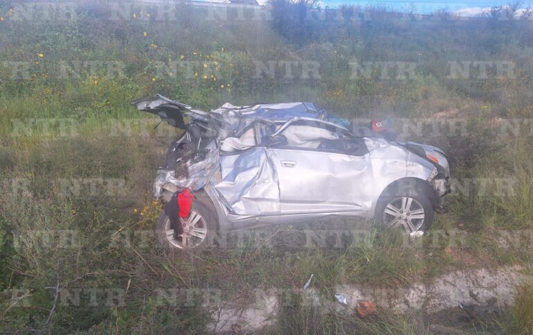 Volcadura en la carretera 45 deja un lesionado