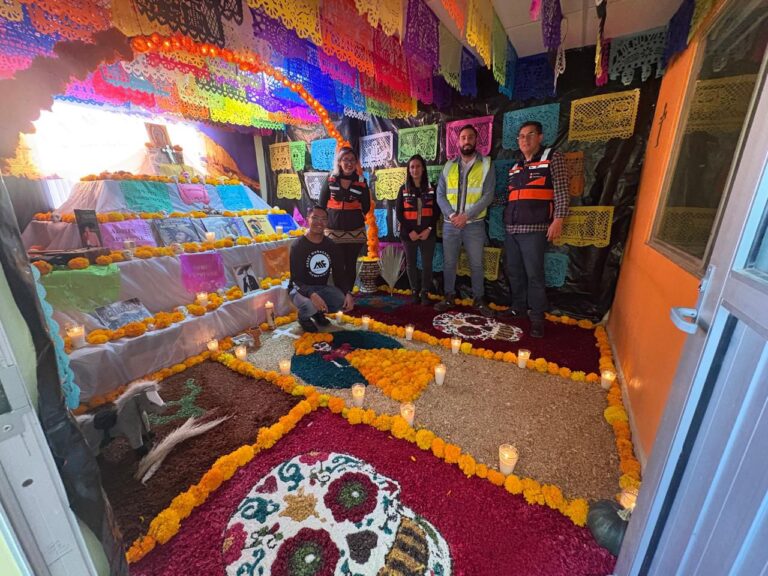 Celebra Capstone Copper Cozamin Concurso de Altar de Día de Muertos 2025