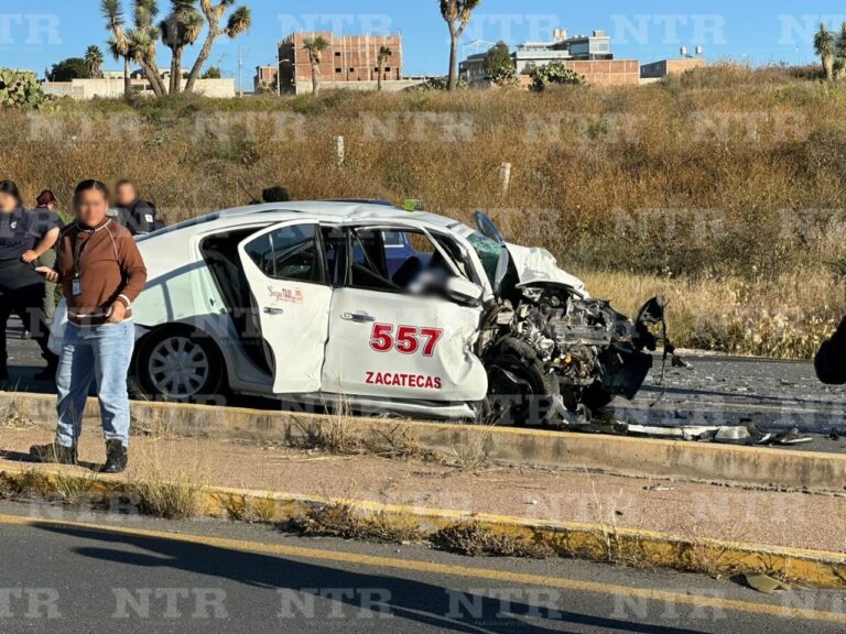 Mueren dos personas en aparatoso accidente carretero
