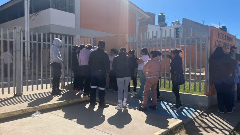 Desmienten acusaciones contra maestra de primaria