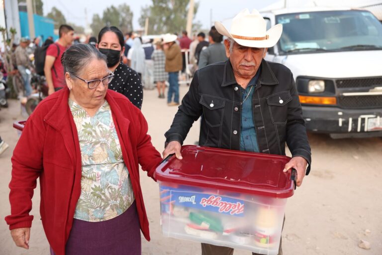 Entregan apoyos a 840 familias de Montemariana y Altamira