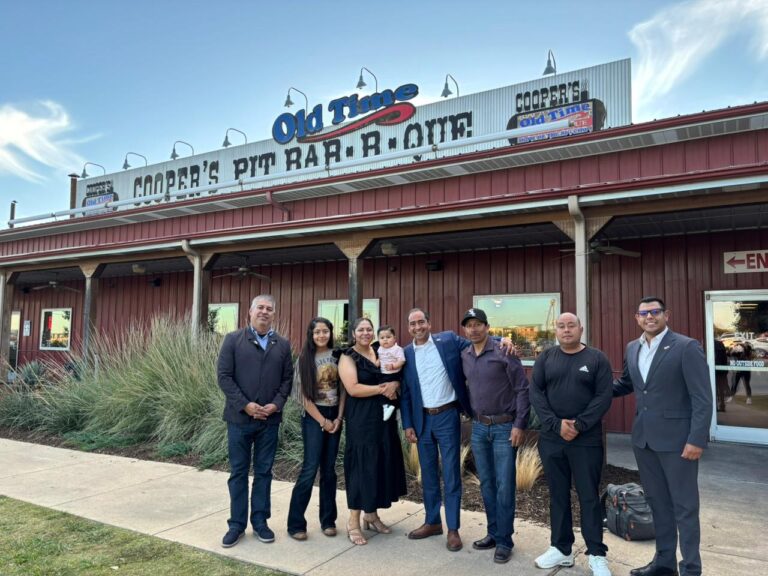 Llevan feria de servicios a guadalupenses en Fort Worth