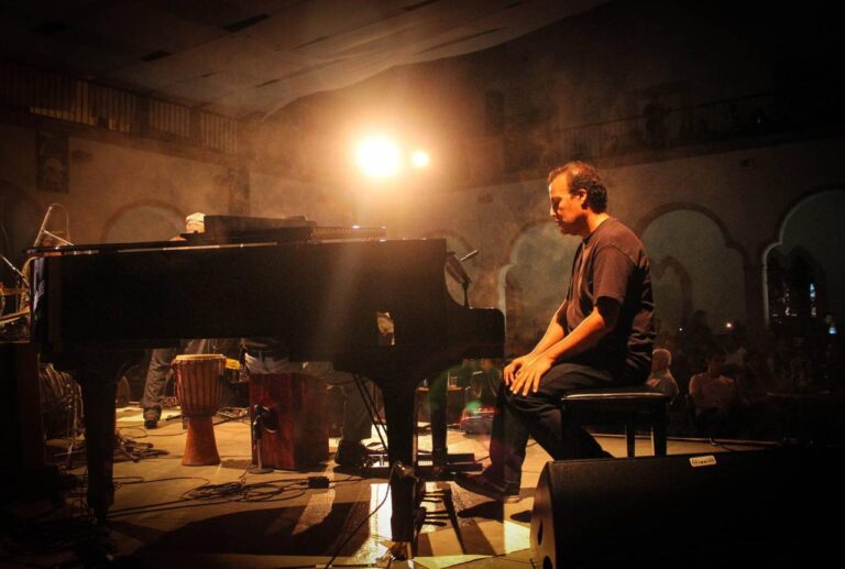 Celebran con exposición trayectoria de Jorge Gallegos