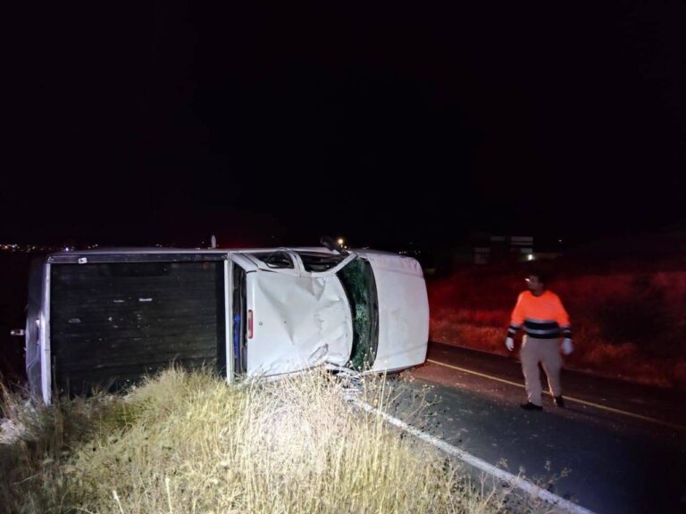 Accidentes simultáneos en Sombrerete dejan daños materiales