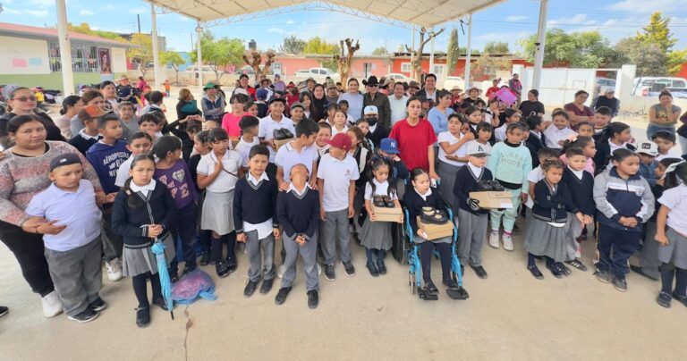 Entregan calzado a 381 alumnos de zonas rurales