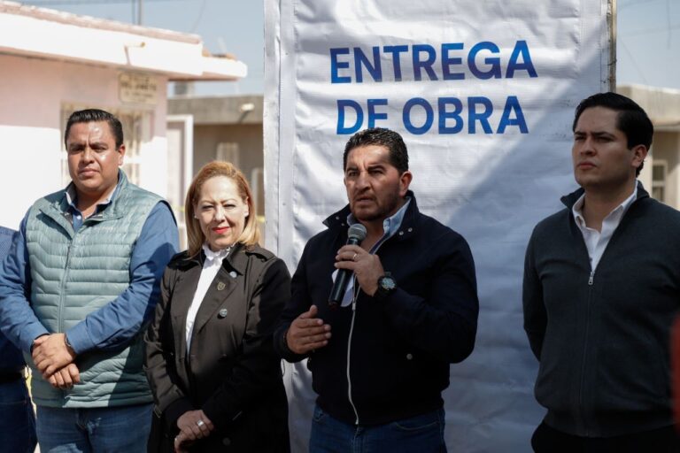 Entregan pavimentación de calles