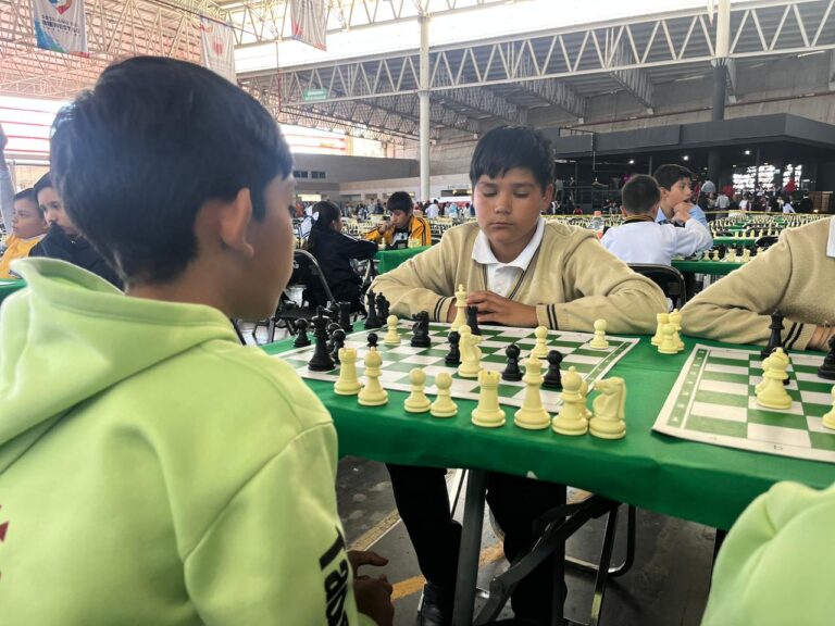 Torneo reúne a ajedrecistas del estado