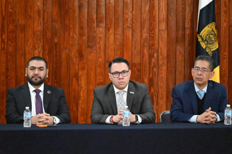 Imparten conferencia de prevención a universitarios