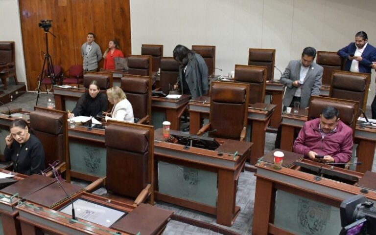 Aprueban dictammen para establecer derecho a educación financiera