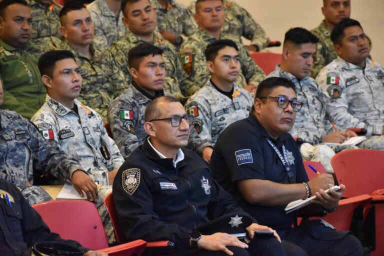 Capacitan a personal de seguridad pública