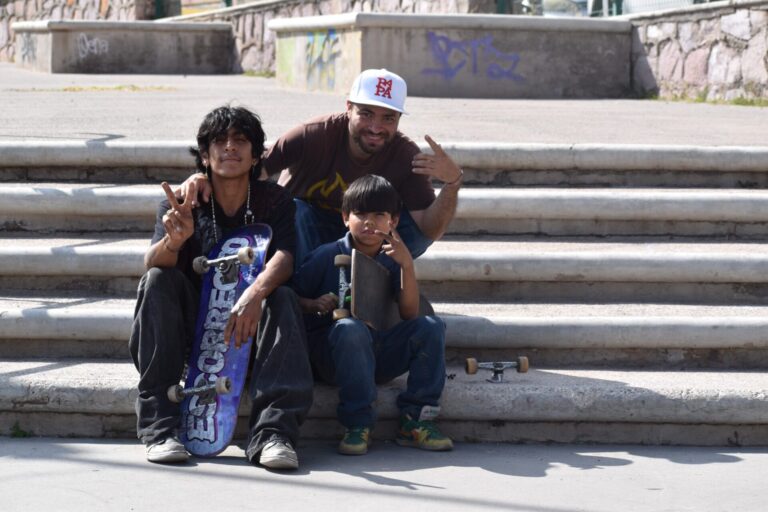 Impulsan diálogo con jóvenes skaters