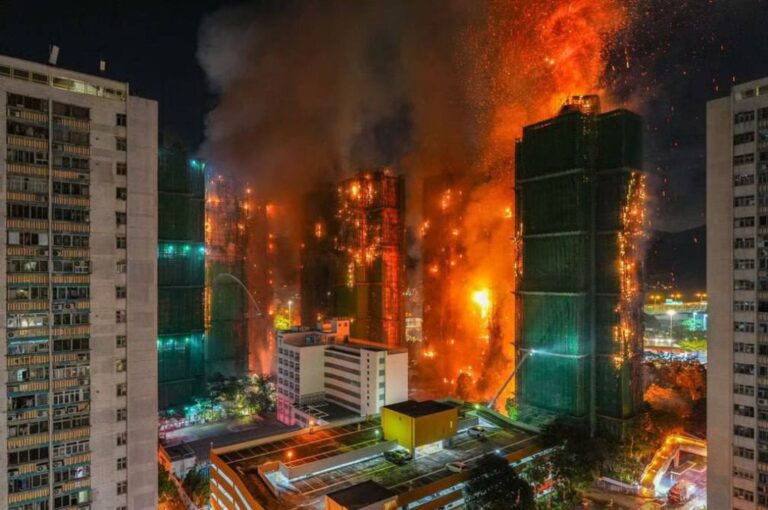 Ascienden a 44 muertos en incendio en Hong Kong