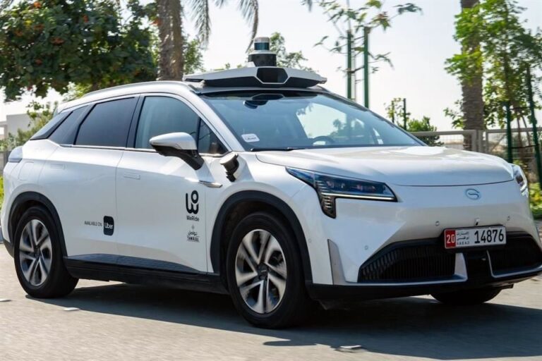 Lanza Uber en Abu Dhabi viajes 100% autónomos